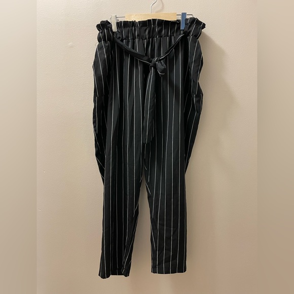Plus Size Striped Paper Bag Tapered Pants - US 18/20 - Picture 1 of 1